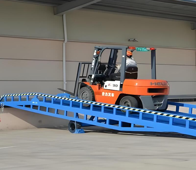 子洲移动式卸货平台（叉车用）